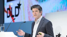 El director de Uber renuncia a su cargo.