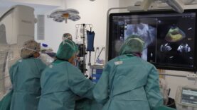 Tecnología al pie de la medicina con pacientes cardiovasculares.