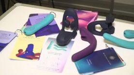 Juguetes sexuales en el CES: ‘El orgasmo es un derecho humano’.