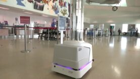 Robot de desinfección contra la Covid-19 se estrena en un aeropuerto de EE.UU.