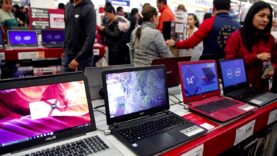Las computadoras portátiles bloqueadas impulsan a Lenovo a registrar ganancias (Ingles)