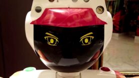 Los ‘primeros’ robots conserjes de África