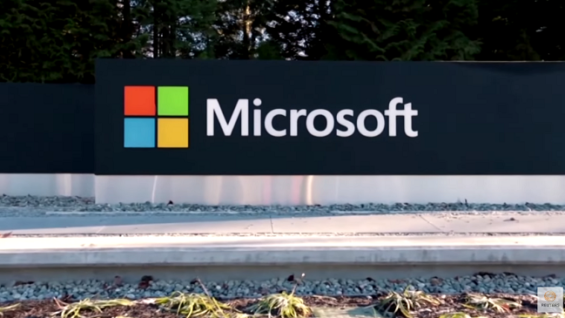Microsoft recorta perspectiva de ganancias, citando dólar fuerte