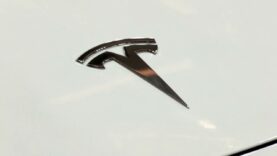 Tesla amplía los descuentos con más recortes de precios (Ingles)
