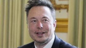 Aclamado en Shanghái, Elon Musk amplía sus negocios en China en tres días sin tuitear