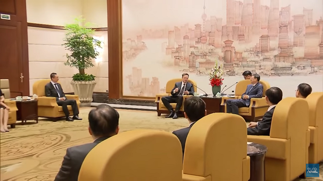 Aclamado en Shanghái, Elon Musk amplía sus negocios en China en tres días sin tuitear Shanghái