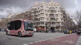 Barcelona prueba el primer minibús autónomo que circula en condiciones reales en España